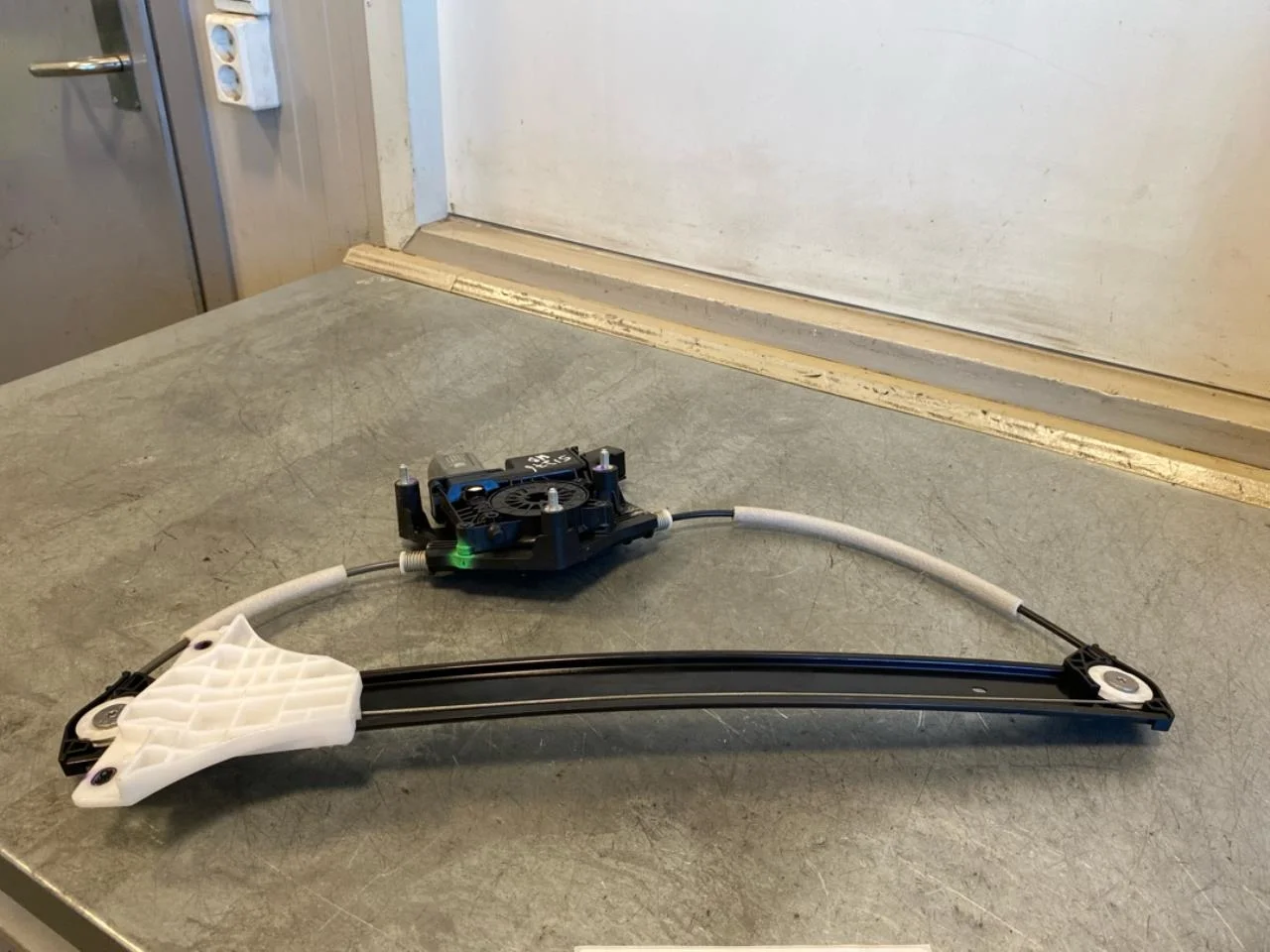 Fisker OCEAN Electric window regulator, complete