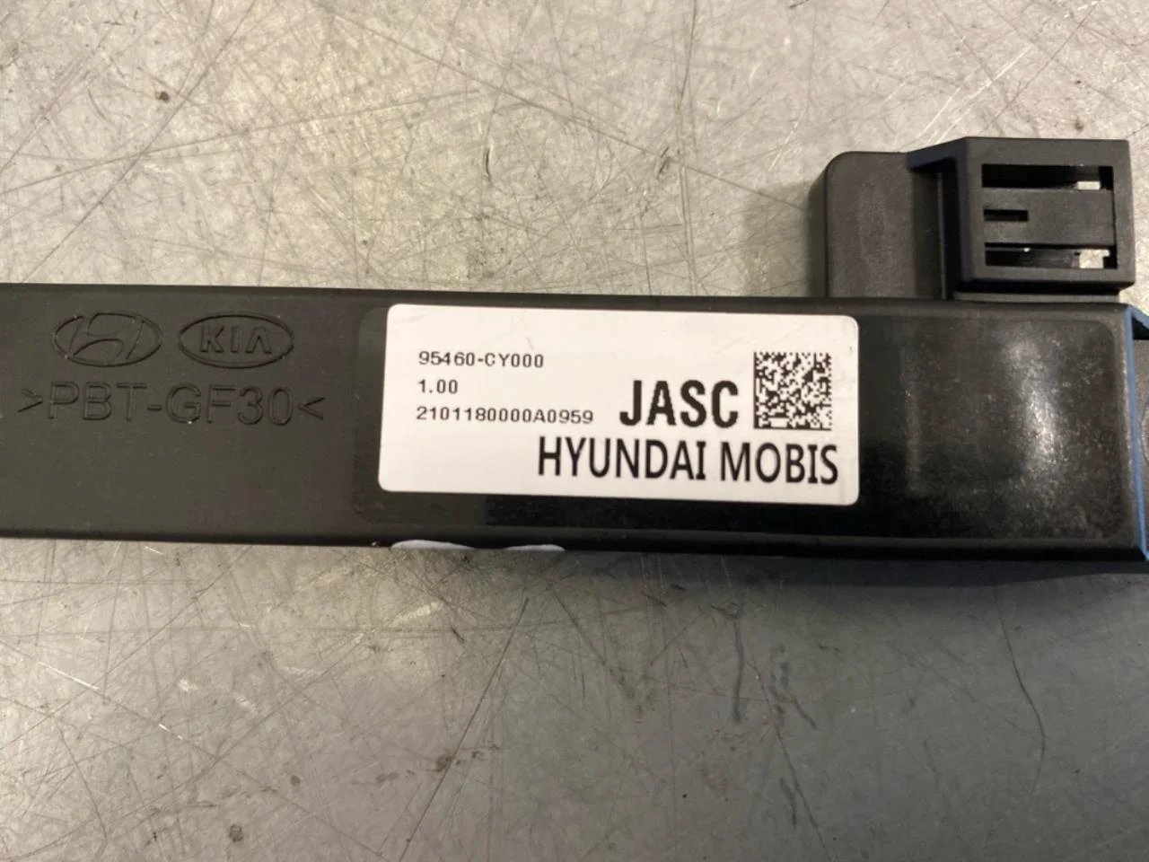 Hyundai KONA / ELECTRIC 2018-23 Antenna amplifier view 3