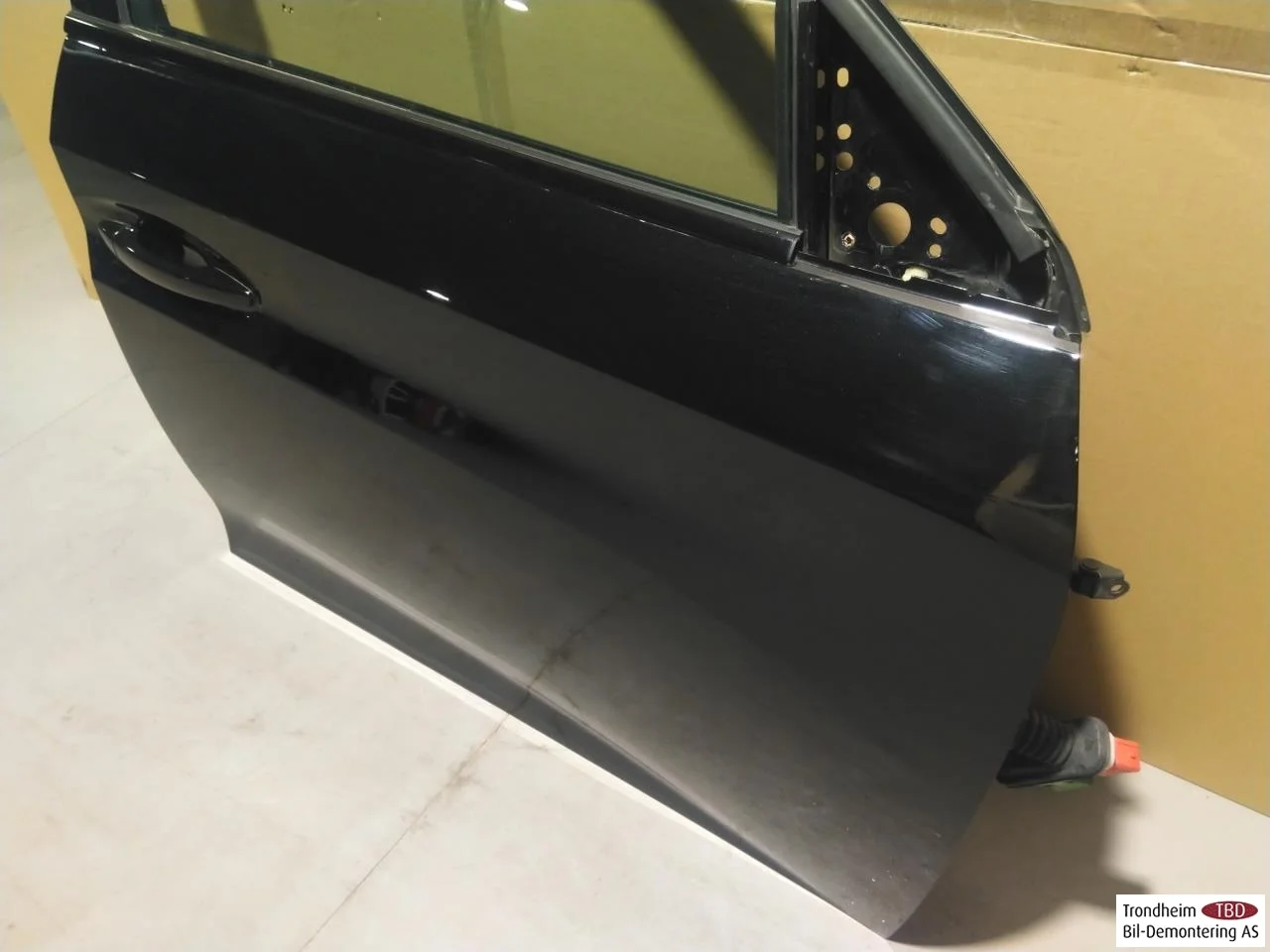 Peugeot 208/E-208 2020-> Door, 4-door, front right view 2