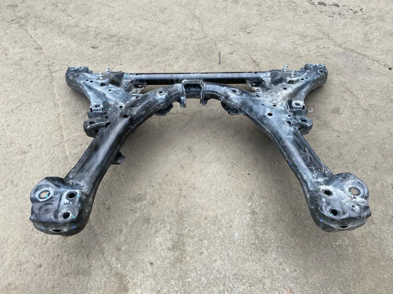 Tesla MODEL Y 2021- Front subframe view 2