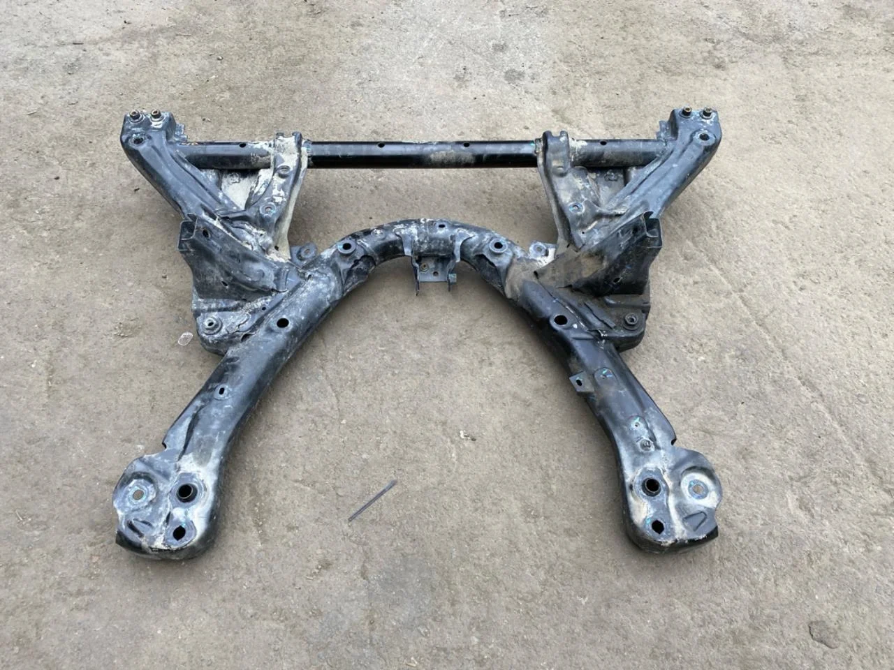 Tesla MODEL Y 2021- Front subframe view 3