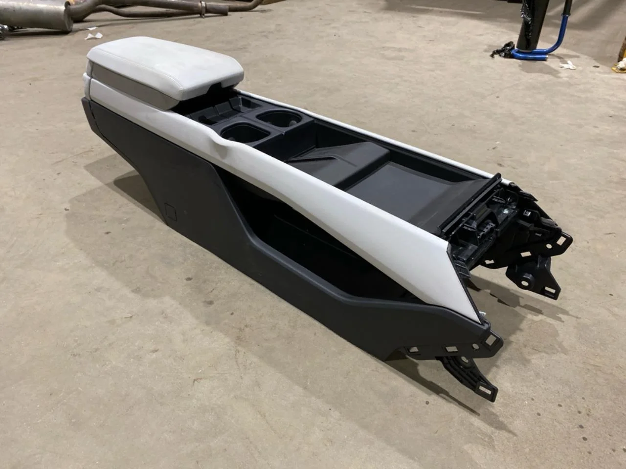 Fisker OCEAN Középkonzol nézet 4