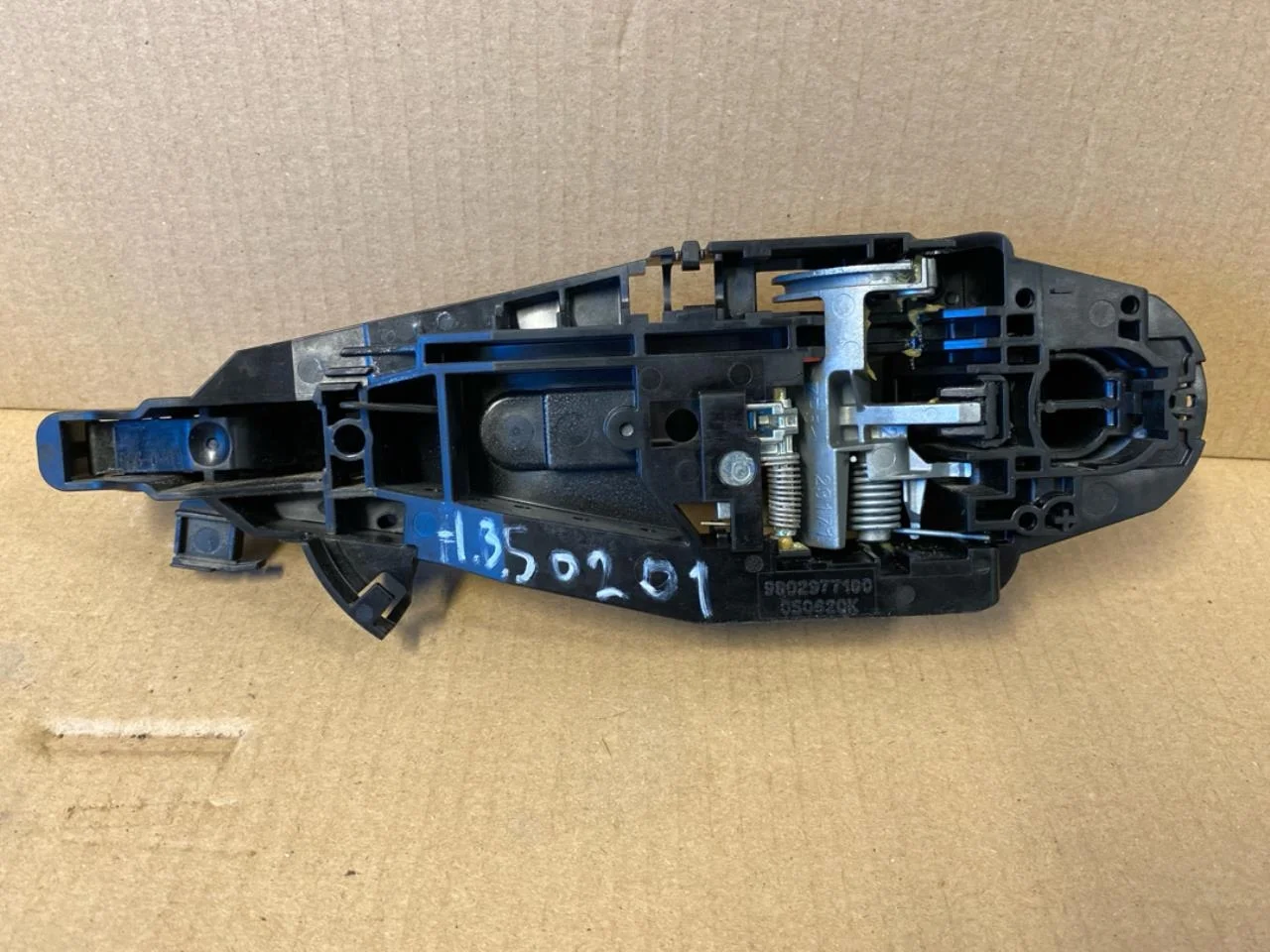 Peugeot 2008/E-2008 2020-> Ajtó külső kilincs, jobb nézet 2