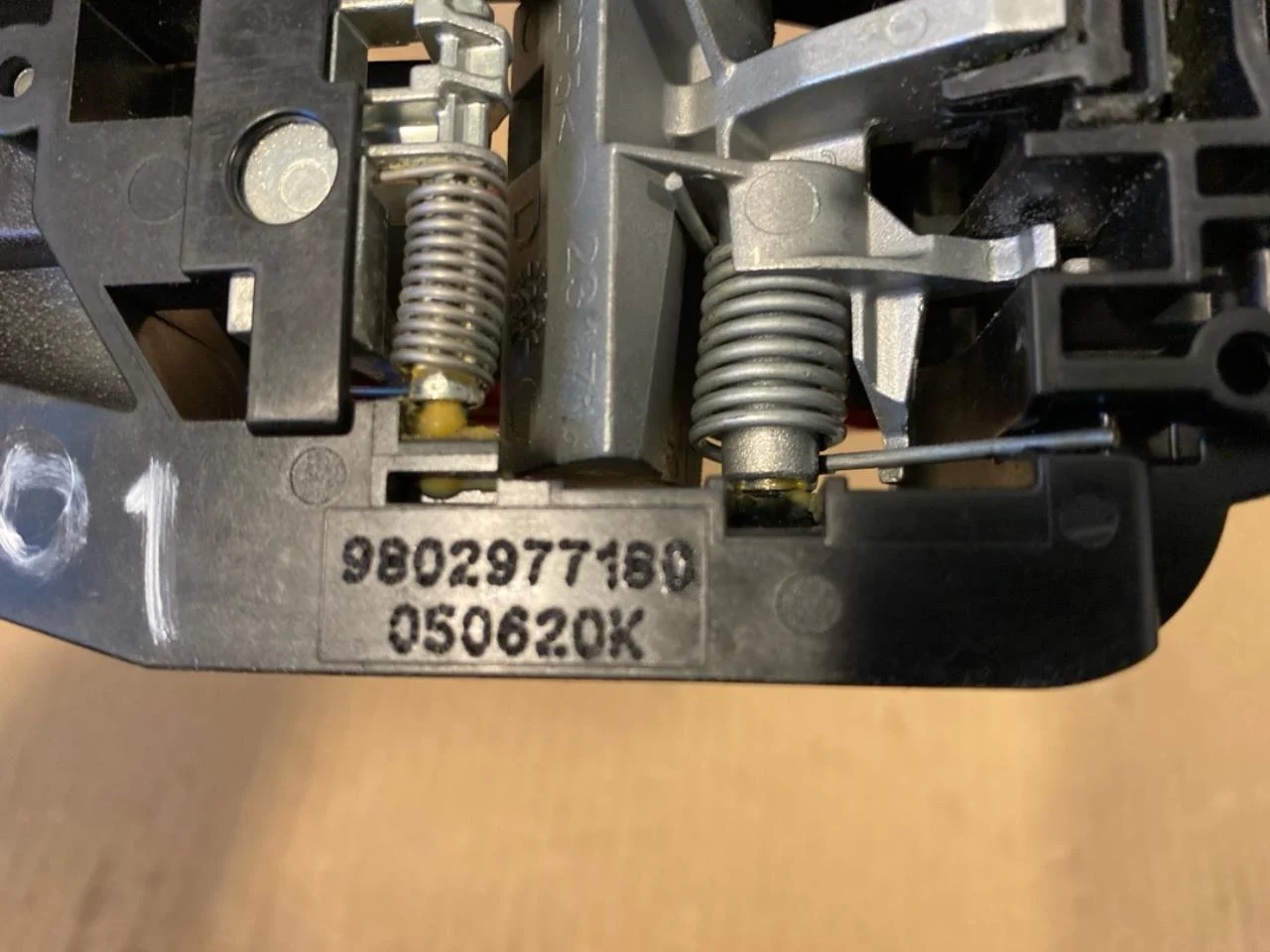 Peugeot 2008/E-2008 2020-> Ajtó külső kilincs, jobb nézet 3