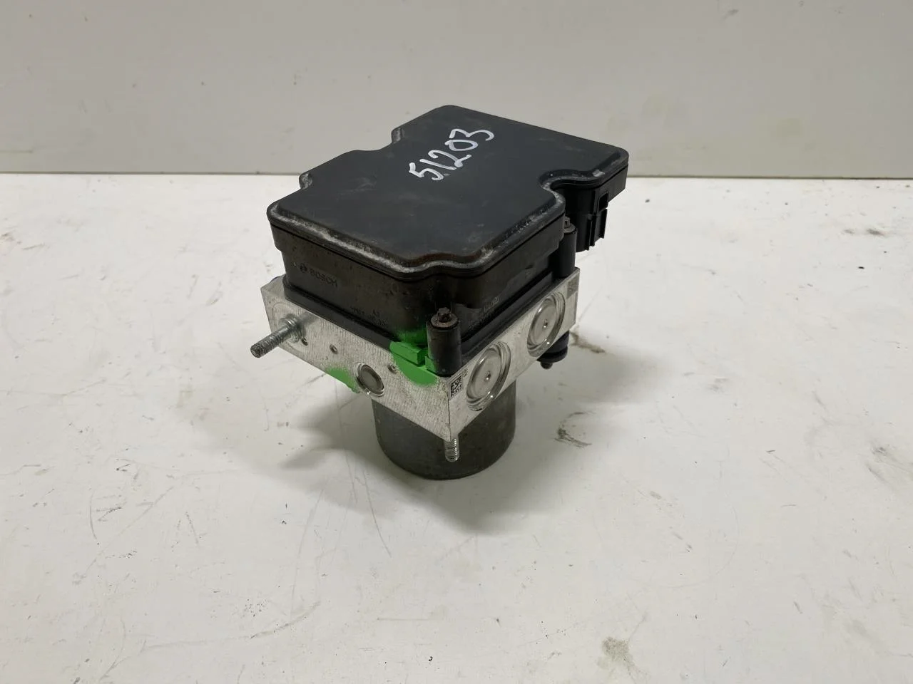 Mg ZS EV 2020- ABS hydraulic unit view 2