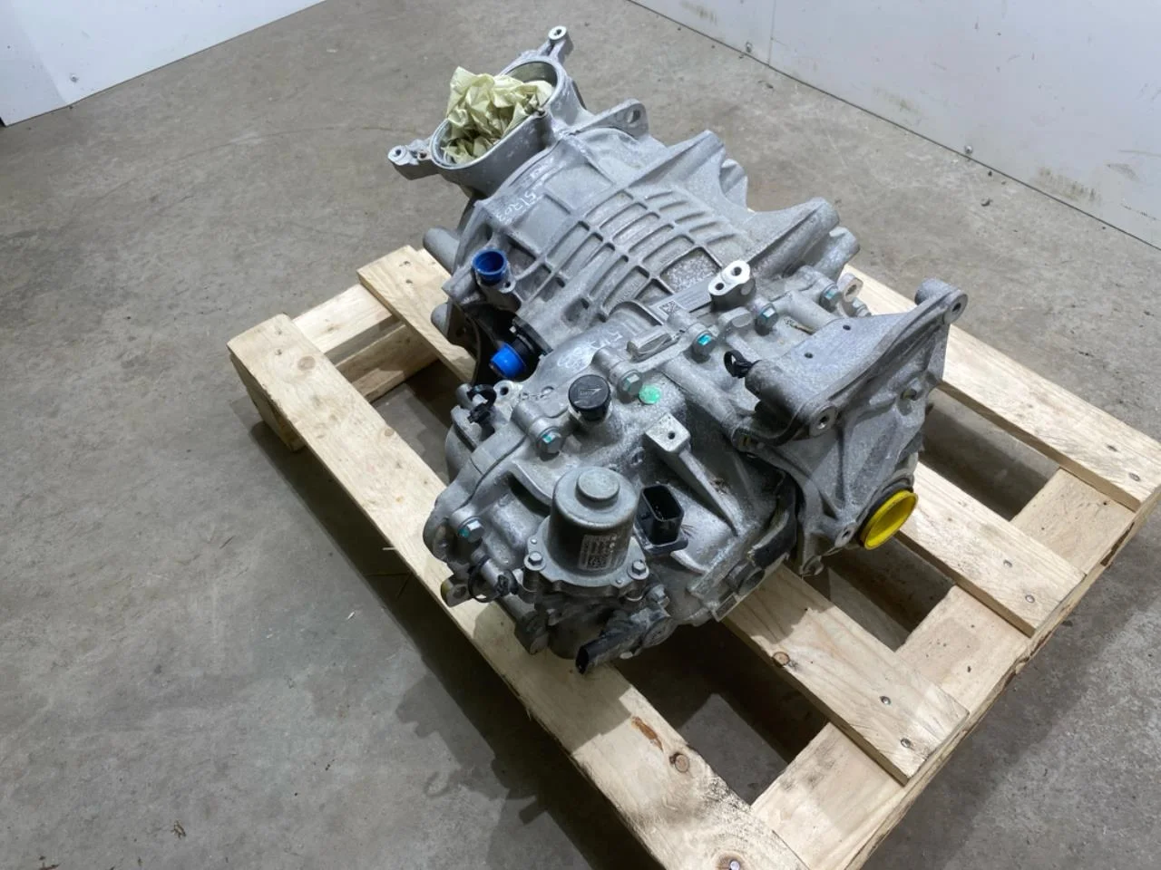 Mg ZS EV 2020- Front electric motor view 2