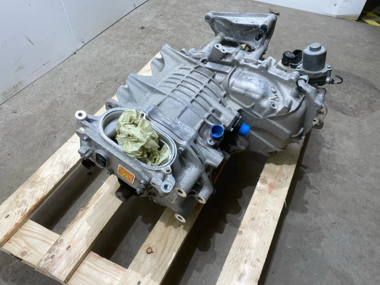 Mg ZS EV 2020- Front electric motor view 3