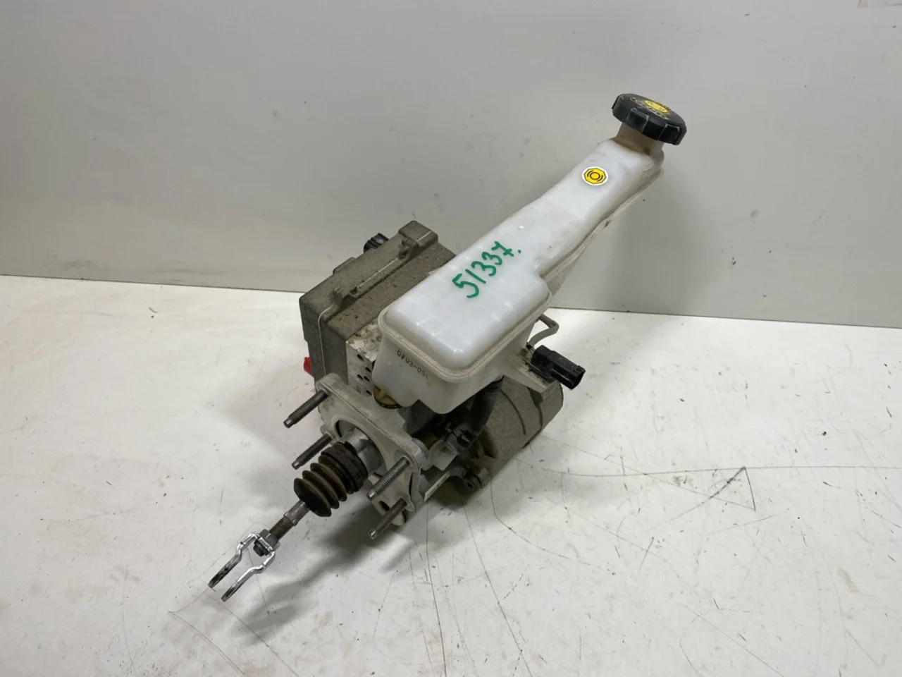 Hyundai KONA / ELECTRIC 2018-23 ABS hydraulic unit view 3