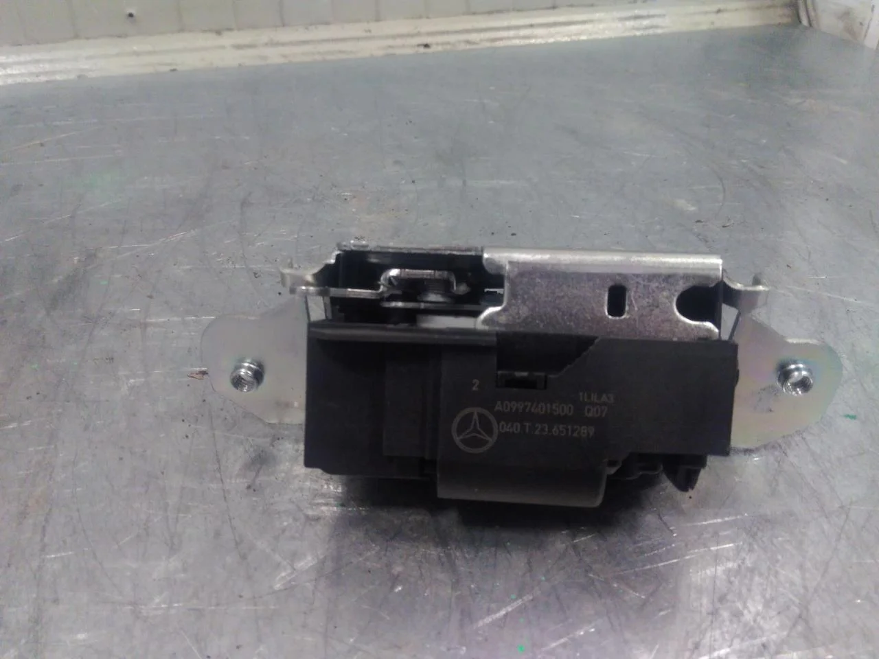 Mercedes EQS SUV X296 2022- Tailgate lock