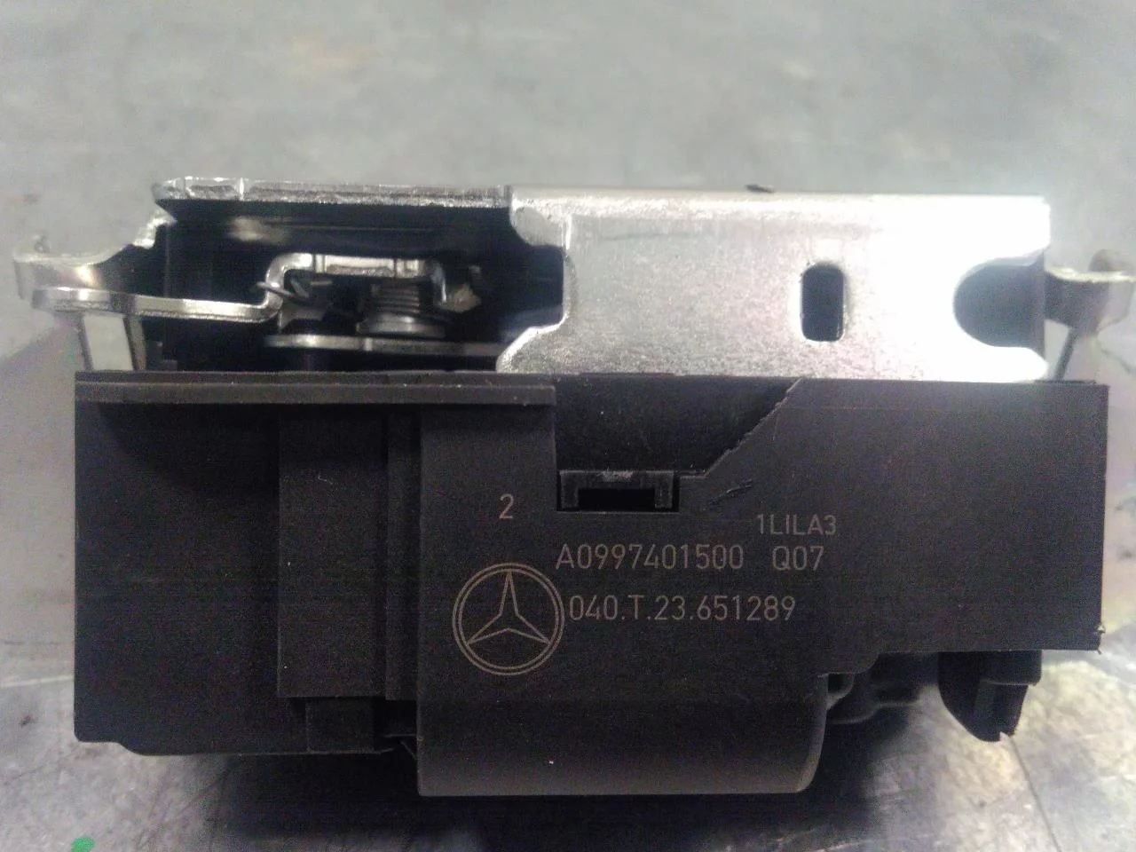 Mercedes EQS SUV X296 2022- Tailgate lock view 3