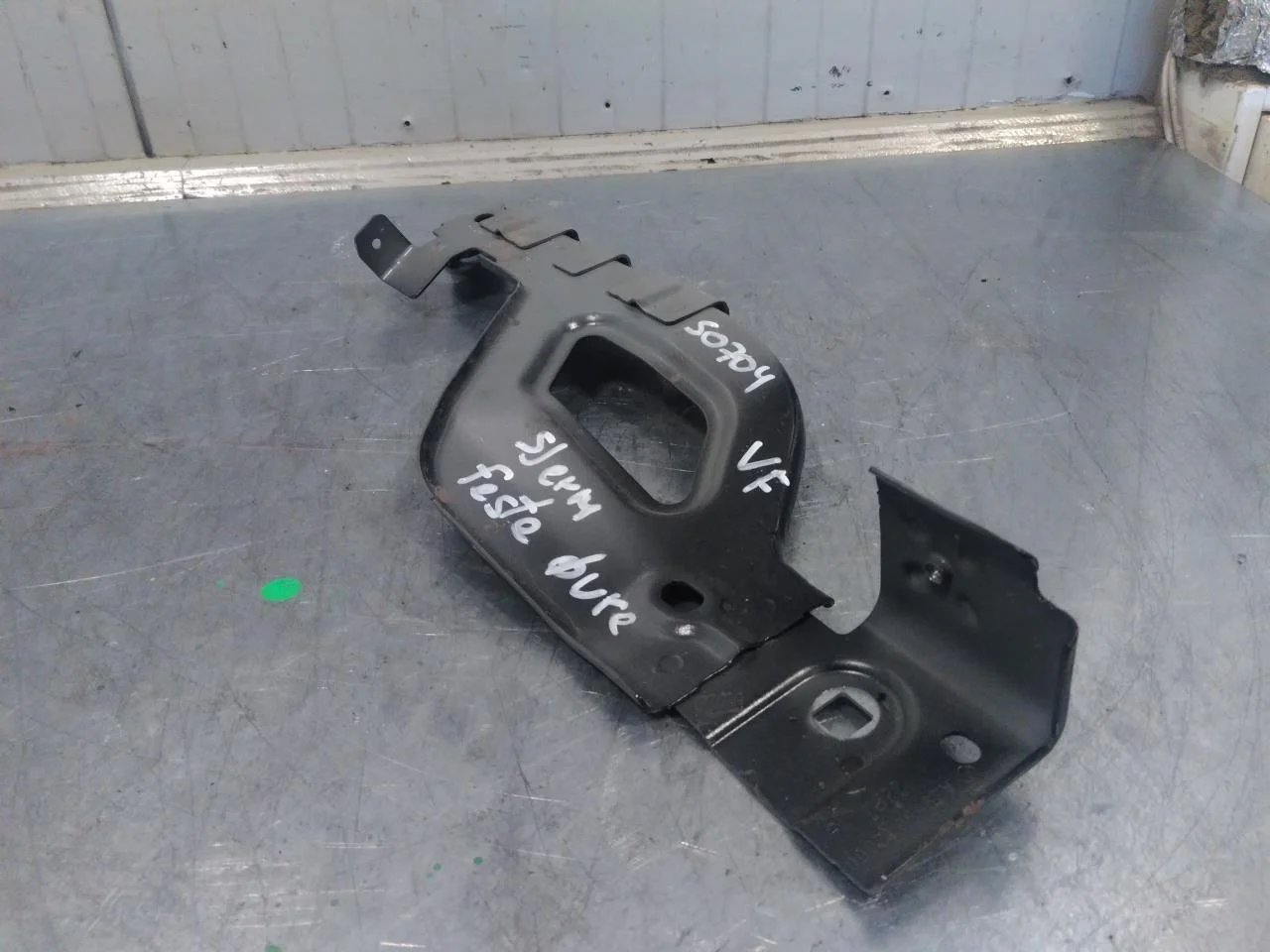 Mercedes EQS SUV X296 2022- Front left fender