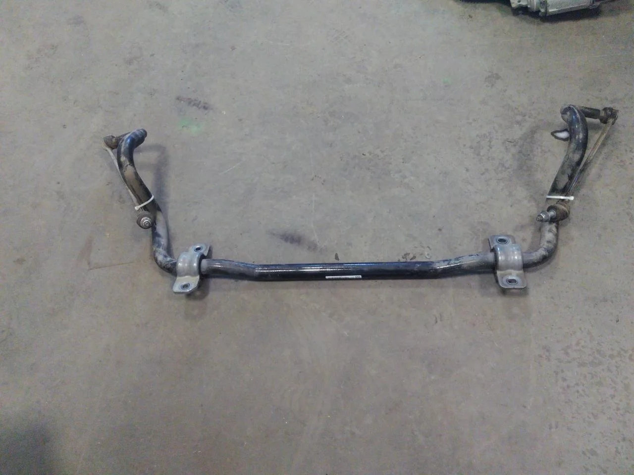 Mercedes EQS SUV X296 2022- Front stabilizer bar view 2