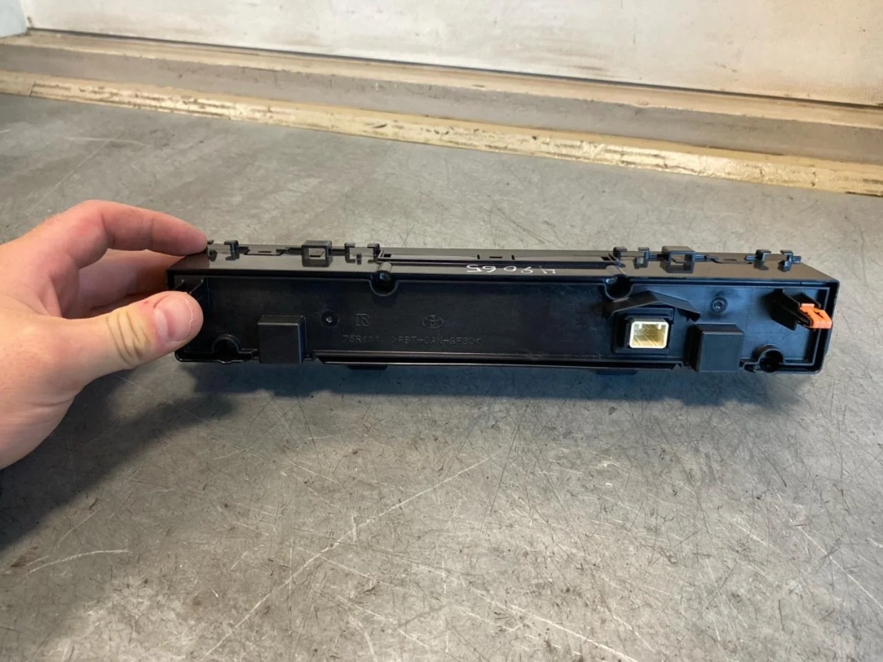 Subaru SOLTERRA 2022- Heater control unit view 2