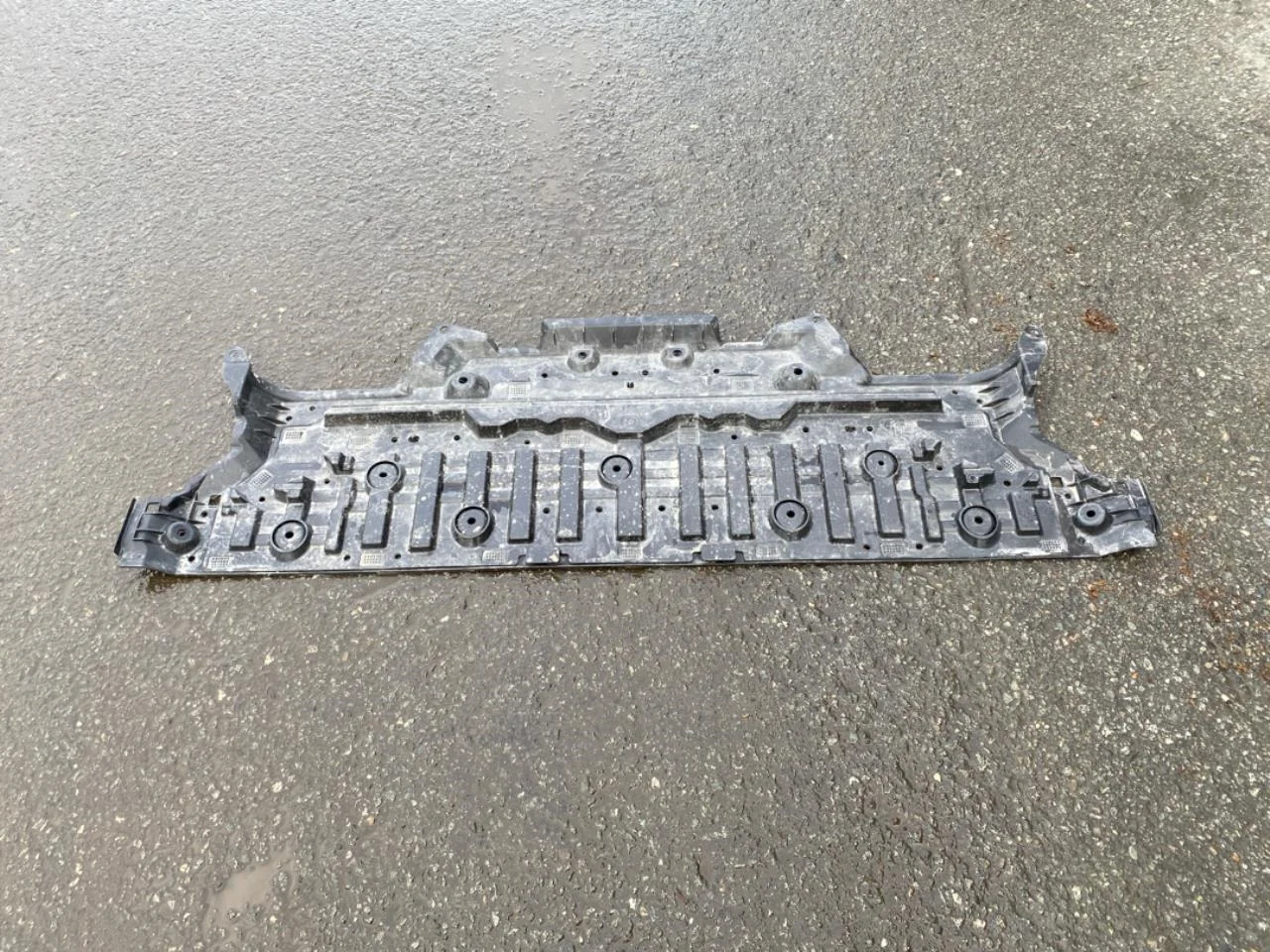 Nissan ARIYA 2021- Alsó védőlemez (motor/váltó/padló) nézet 2