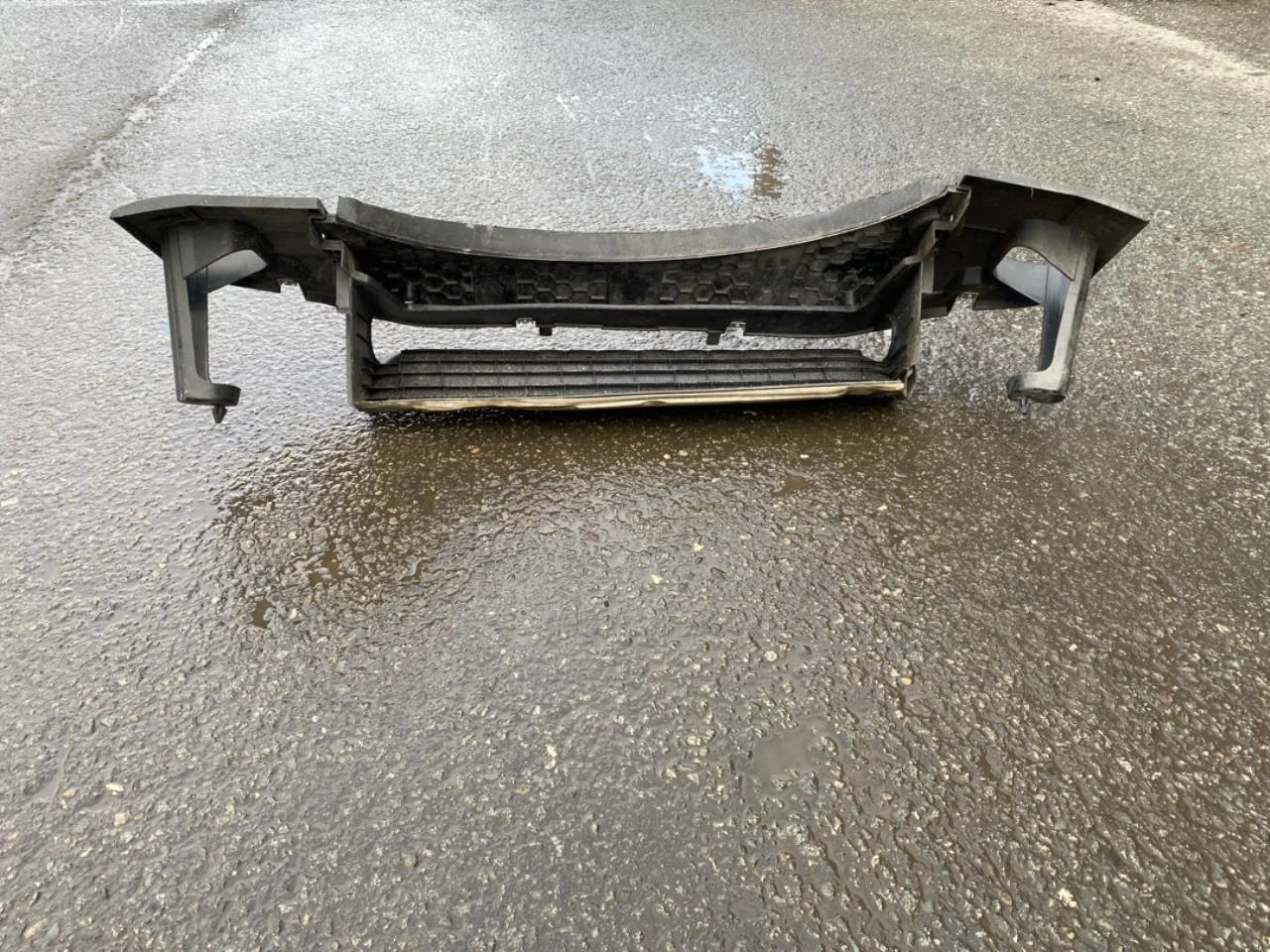 Ford E-TRANSIT 2022- Front panel, lower view 3