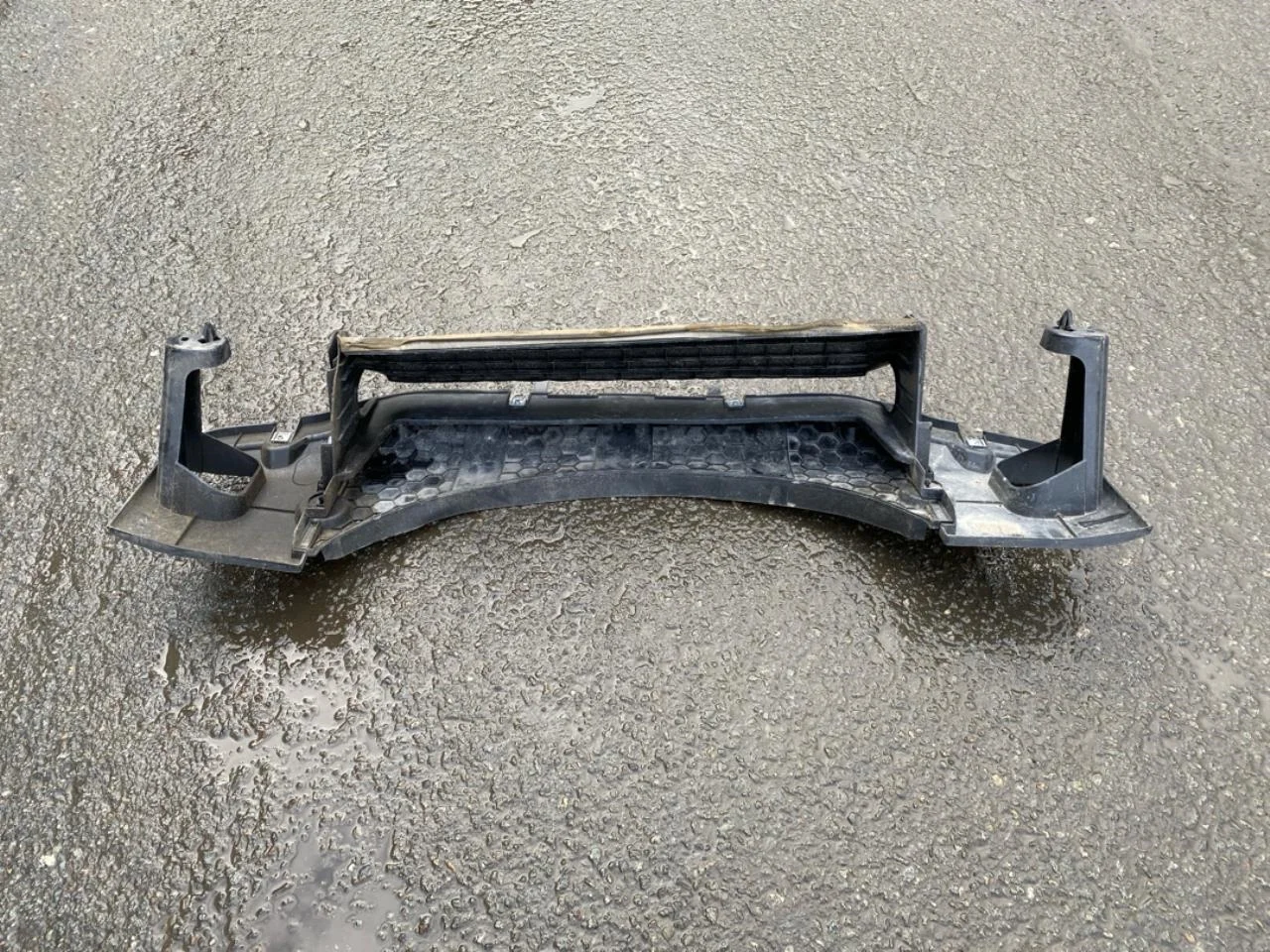 Ford E-TRANSIT 2022- Front panel, lower view 4