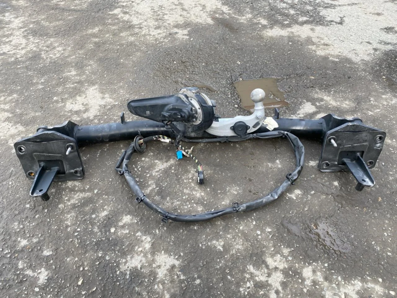 Mercedes EQS SUV X296 2022- Tow bar