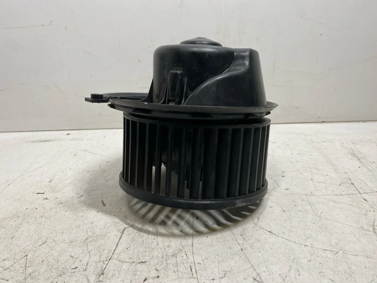 Maxus EV80 2019-> Fűtésventilátor motor nézet 2