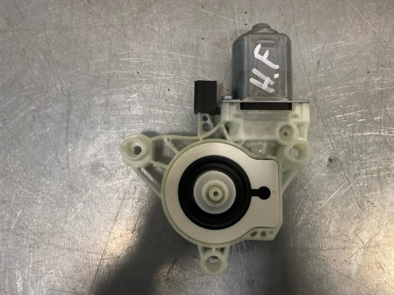 Audi Q4 E-TRON FZ 2021- Ablakemelő motor