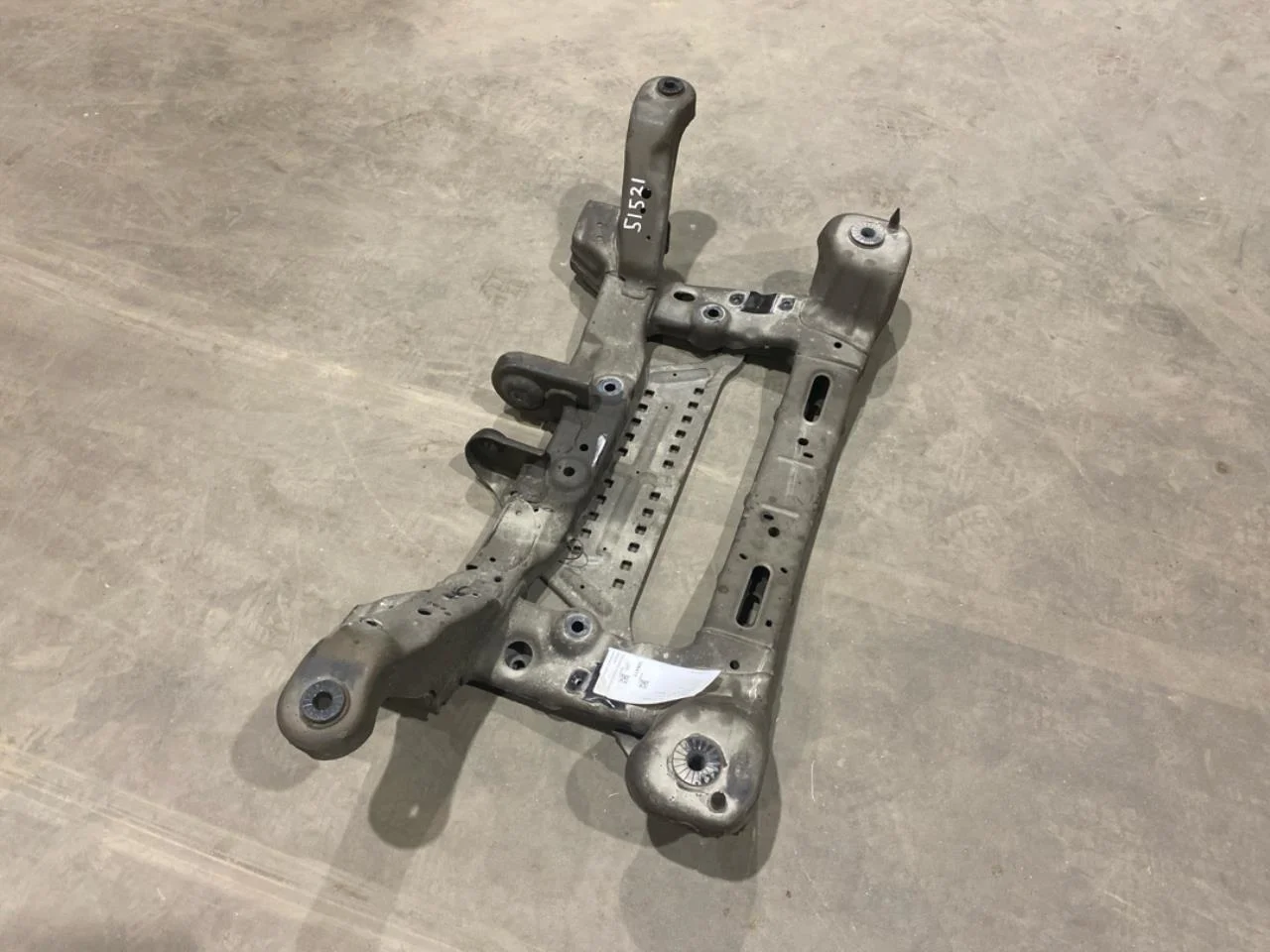 Maxus E-DELIVER9 2022- Front subframe view 2