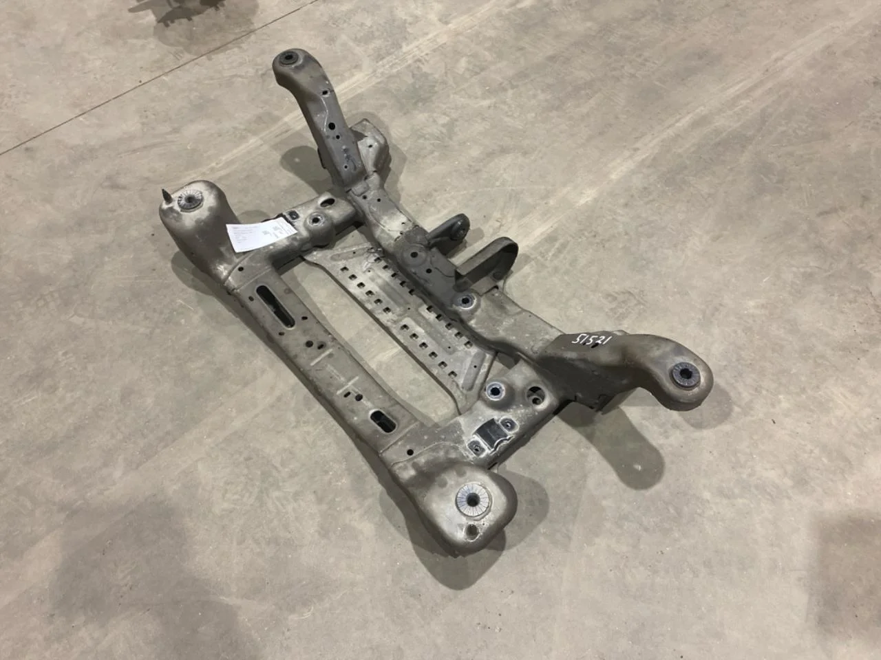 Maxus E-DELIVER9 2022- Front subframe view 3