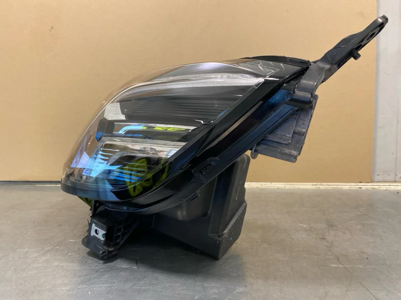 Maxus E-DELIVER9 2022- Fényszóró, bal nézet 2