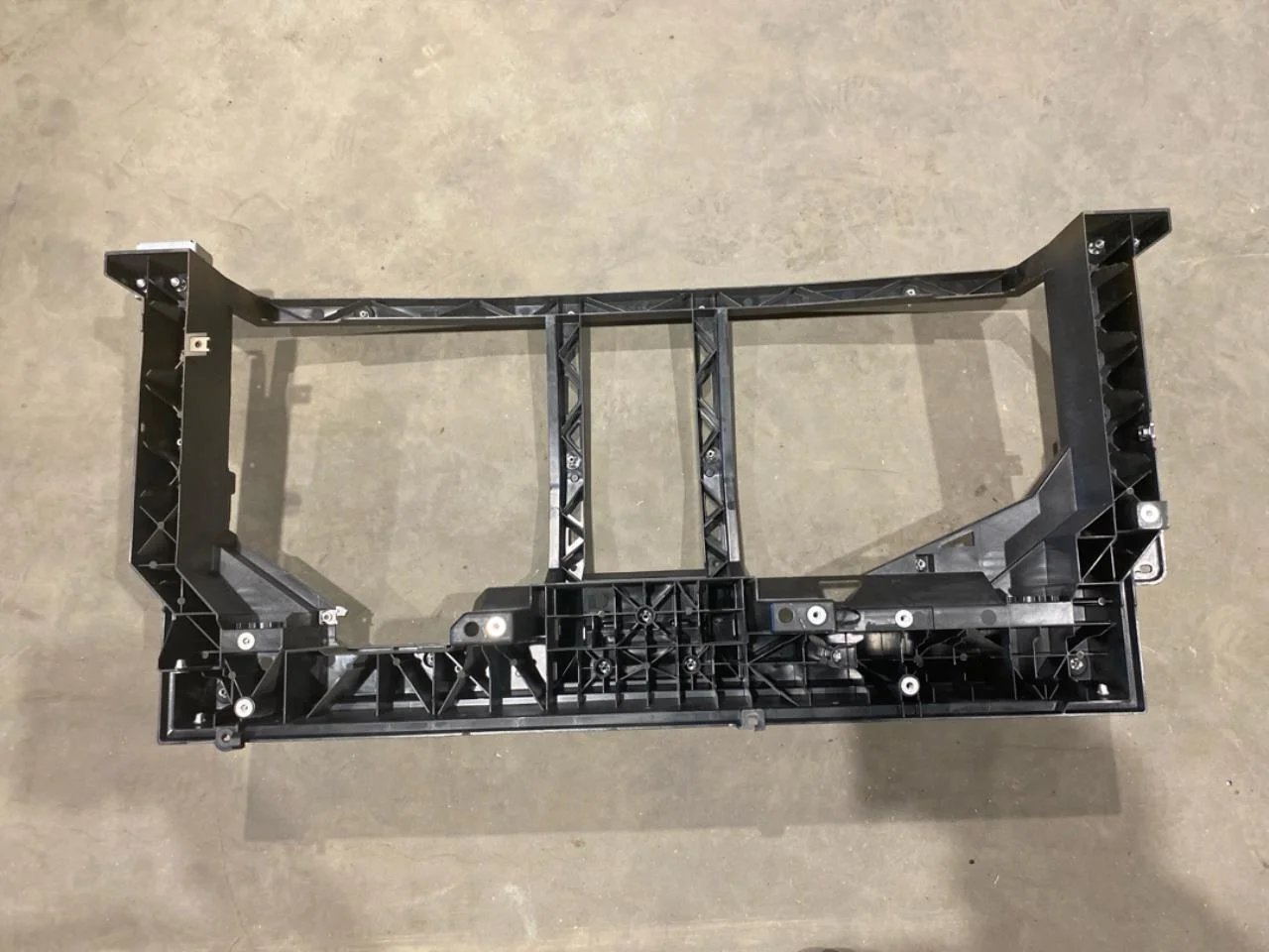 Maxus E-DELIVER9 2022- Front panel view 3