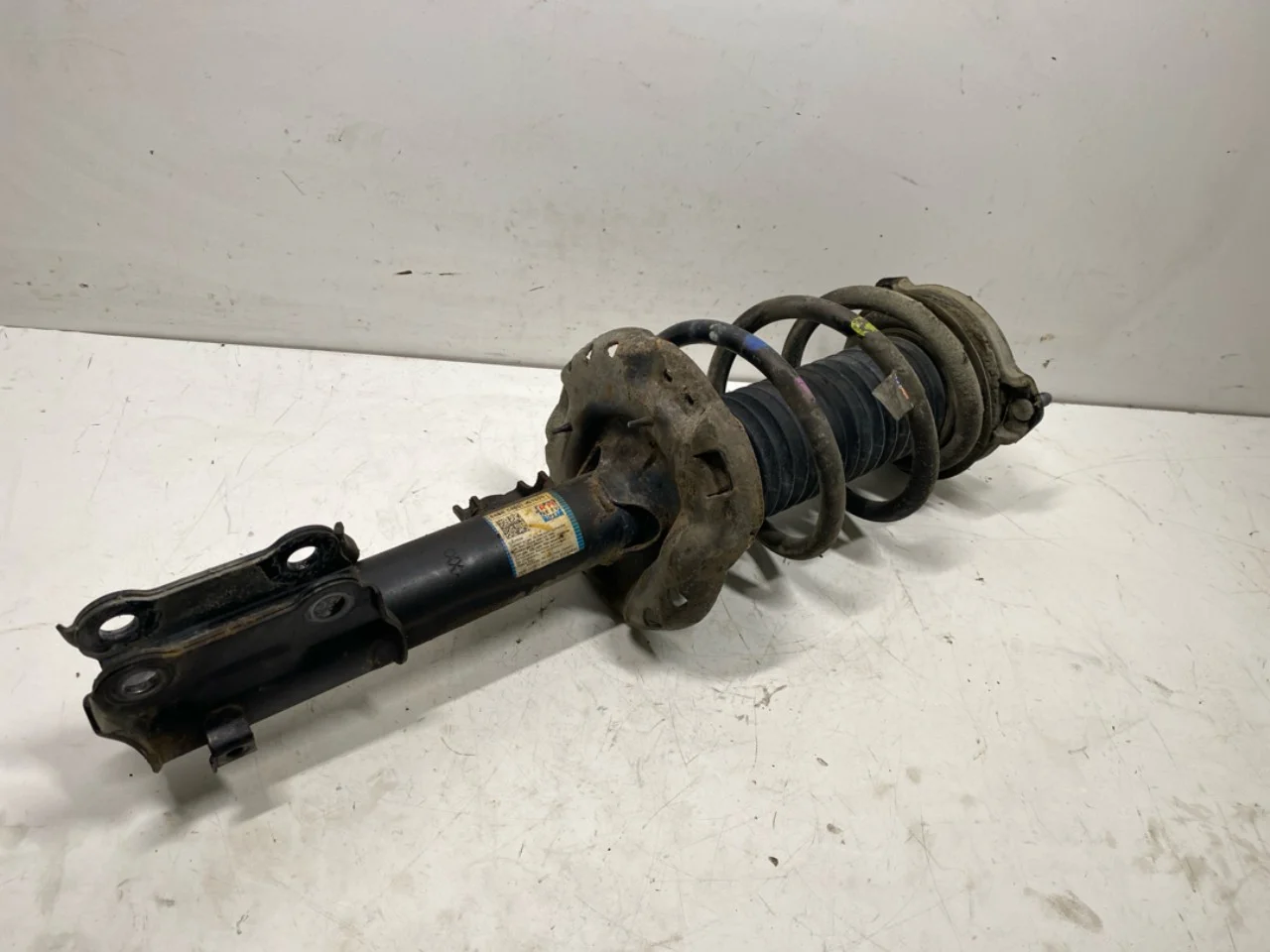 Hyundai IONIQ AE 2017-22 Strut assembly, front right view 3