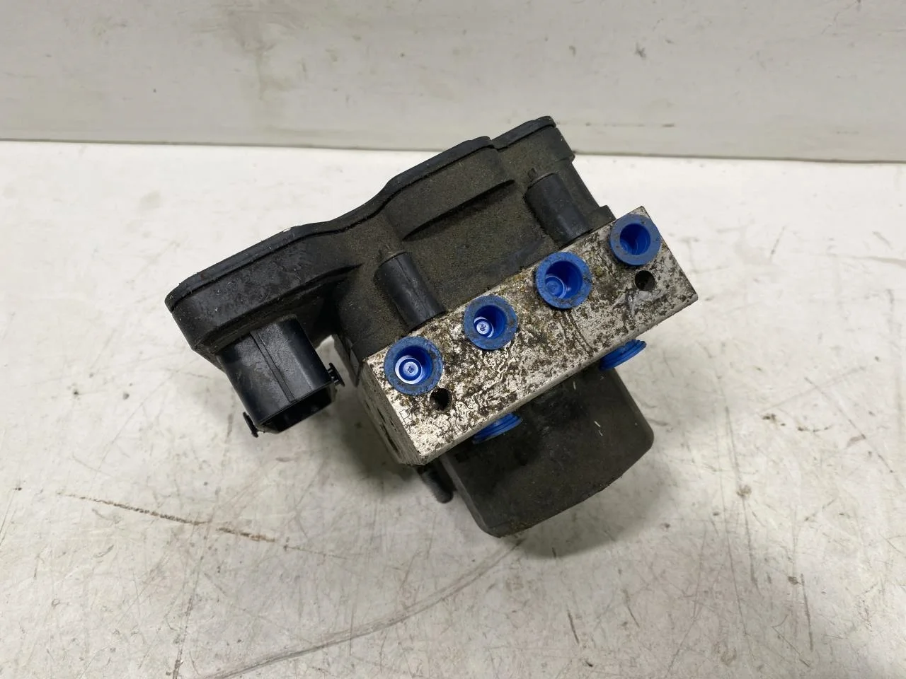 Fiat 500 2007->>24 ABS hydraulic unit view 2