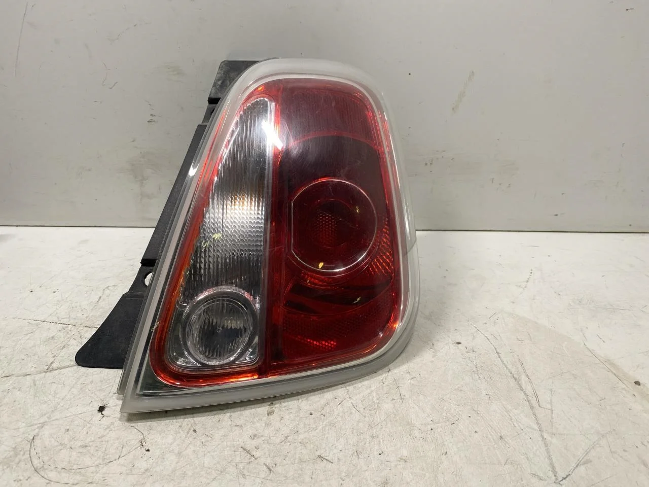 Fiat 500 2007->>24 Lampă spate dreapta