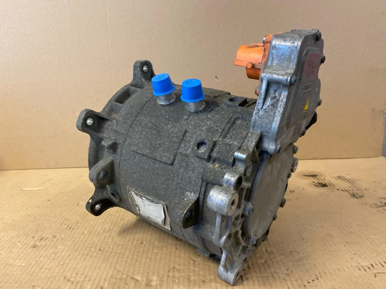 Fiat 500 2007->>24 Front electric motor view 2
