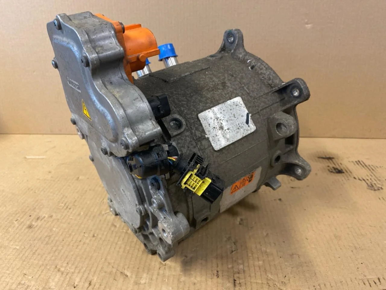 Fiat 500 2007->>24 Front electric motor view 3