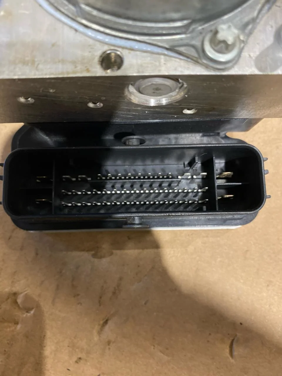 Fisker OCEAN ABS hydraulic unit view 3