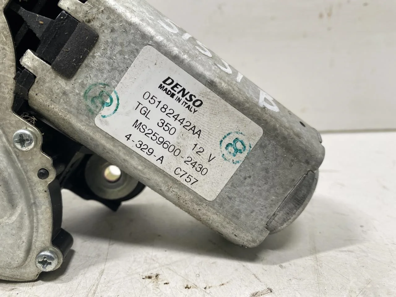 Fiat 500 2007->>24 Ablaktörlő motor, csomagtérajtó nézet 2