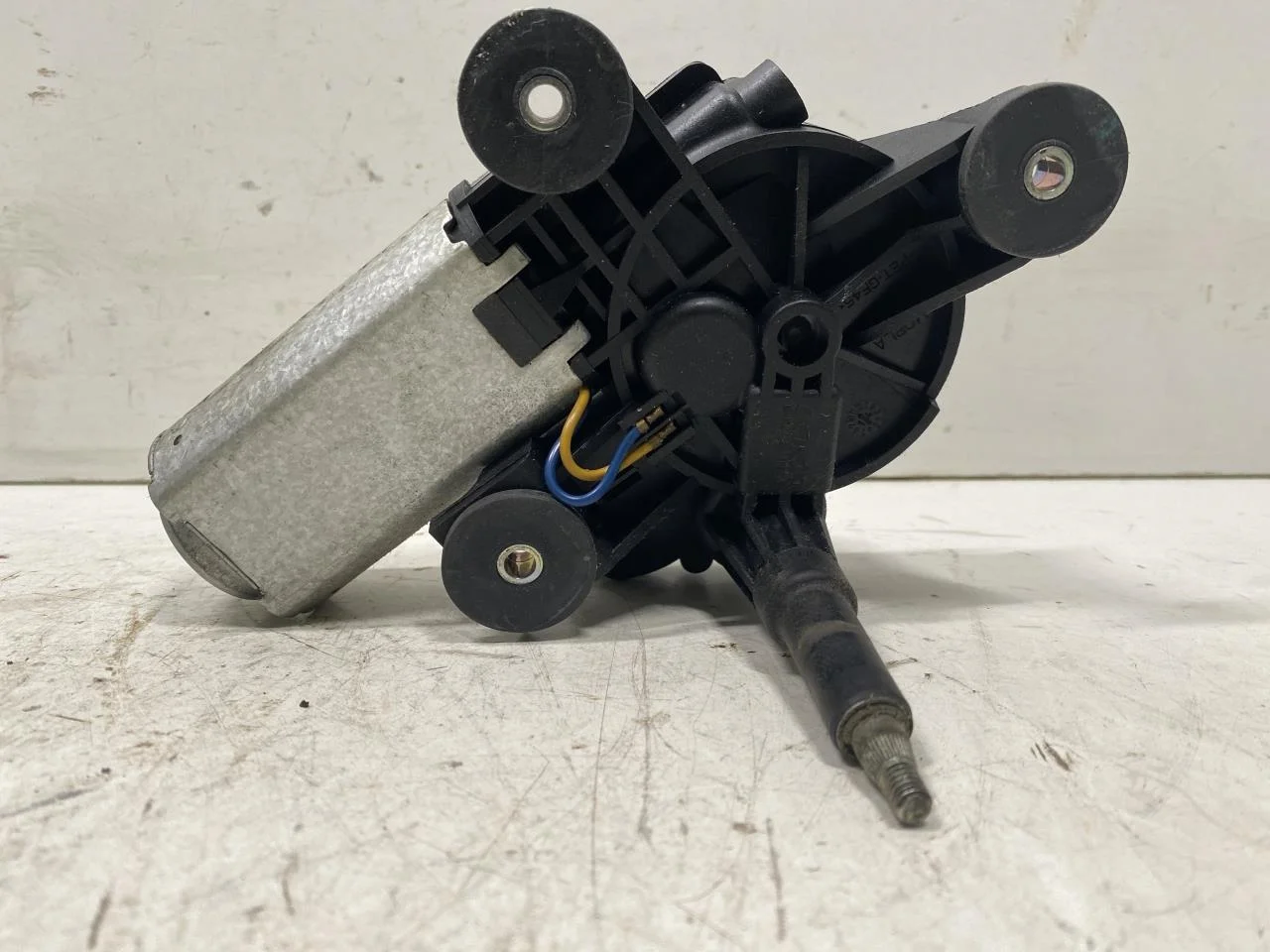 Fiat 500 2007->>24 Ablaktörlő motor, csomagtérajtó nézet 3