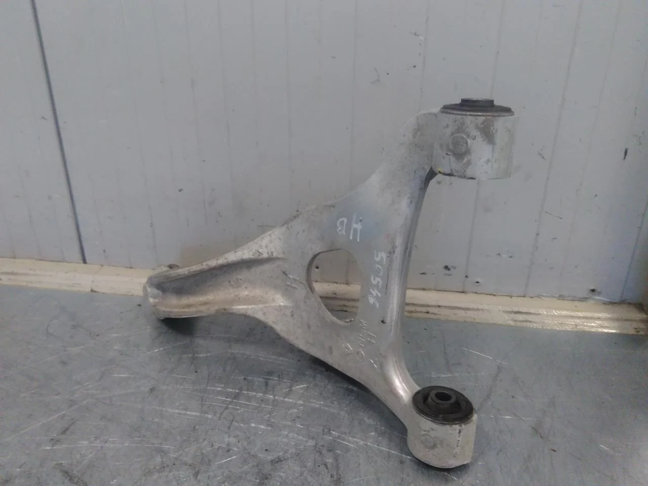 Nissan ARIYA 2021- Control arm, rear right view 3