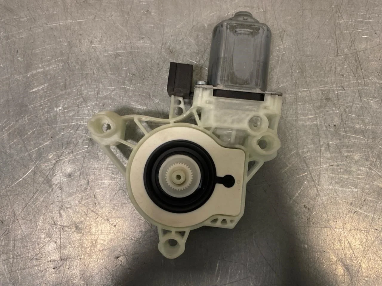 Audi Q4 E-TRON FZ 2021- Ablakemelő motor