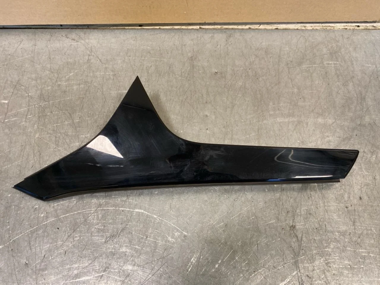 Audi Q4 E-TRON FZ 2021- Rear spoiler