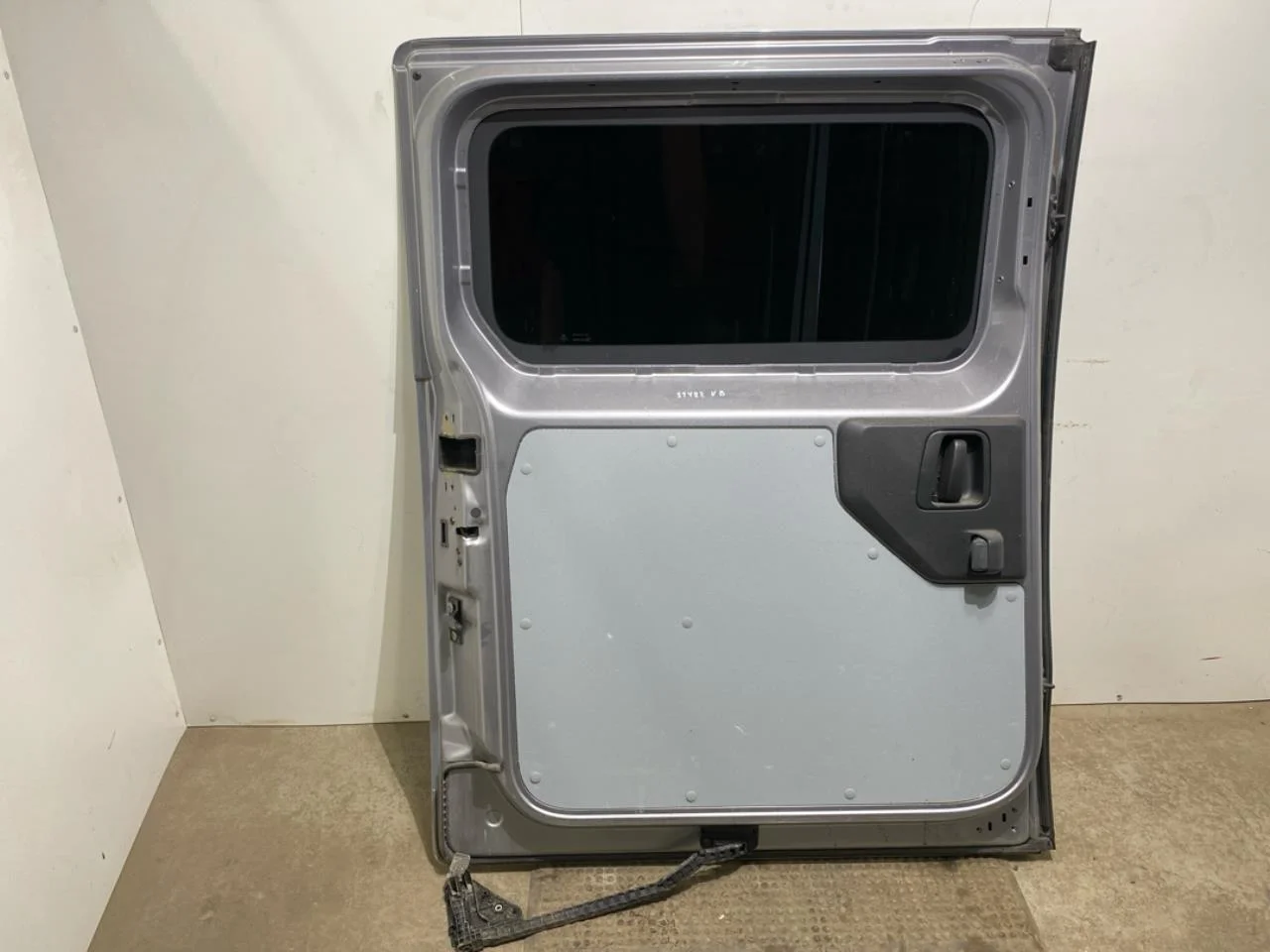 Opel / Vauxhall VIVARO 2020- Left sliding door view 3