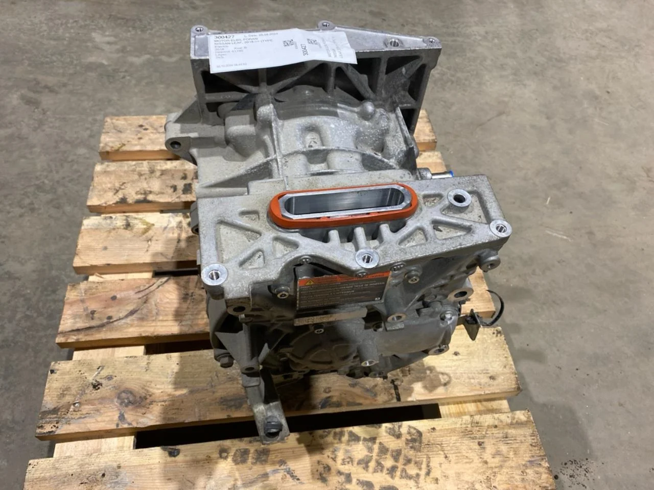 Nissan LEAF 2017-24 Front electric motor view 2