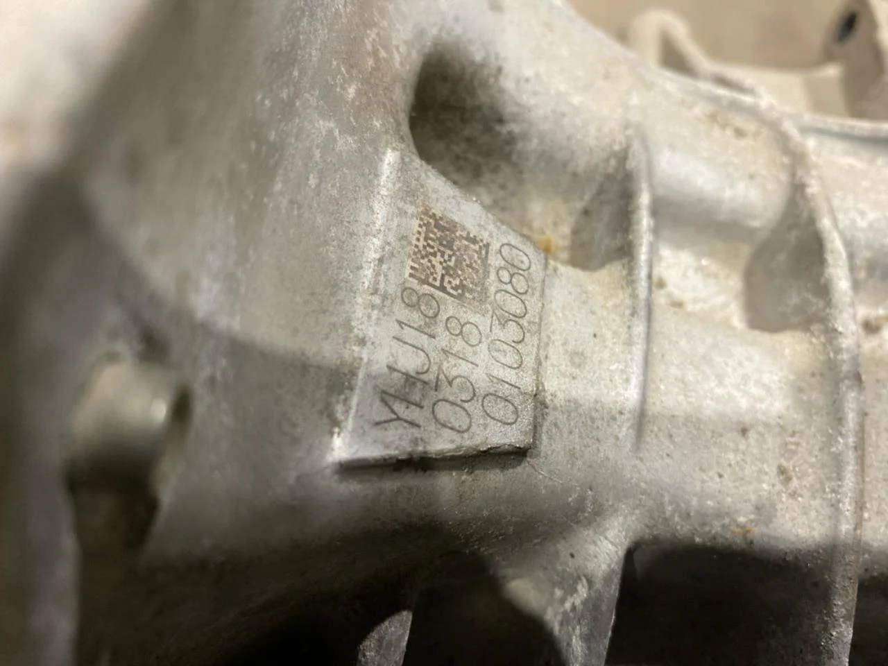 Nissan LEAF 2017-24 Front electric motor view 4