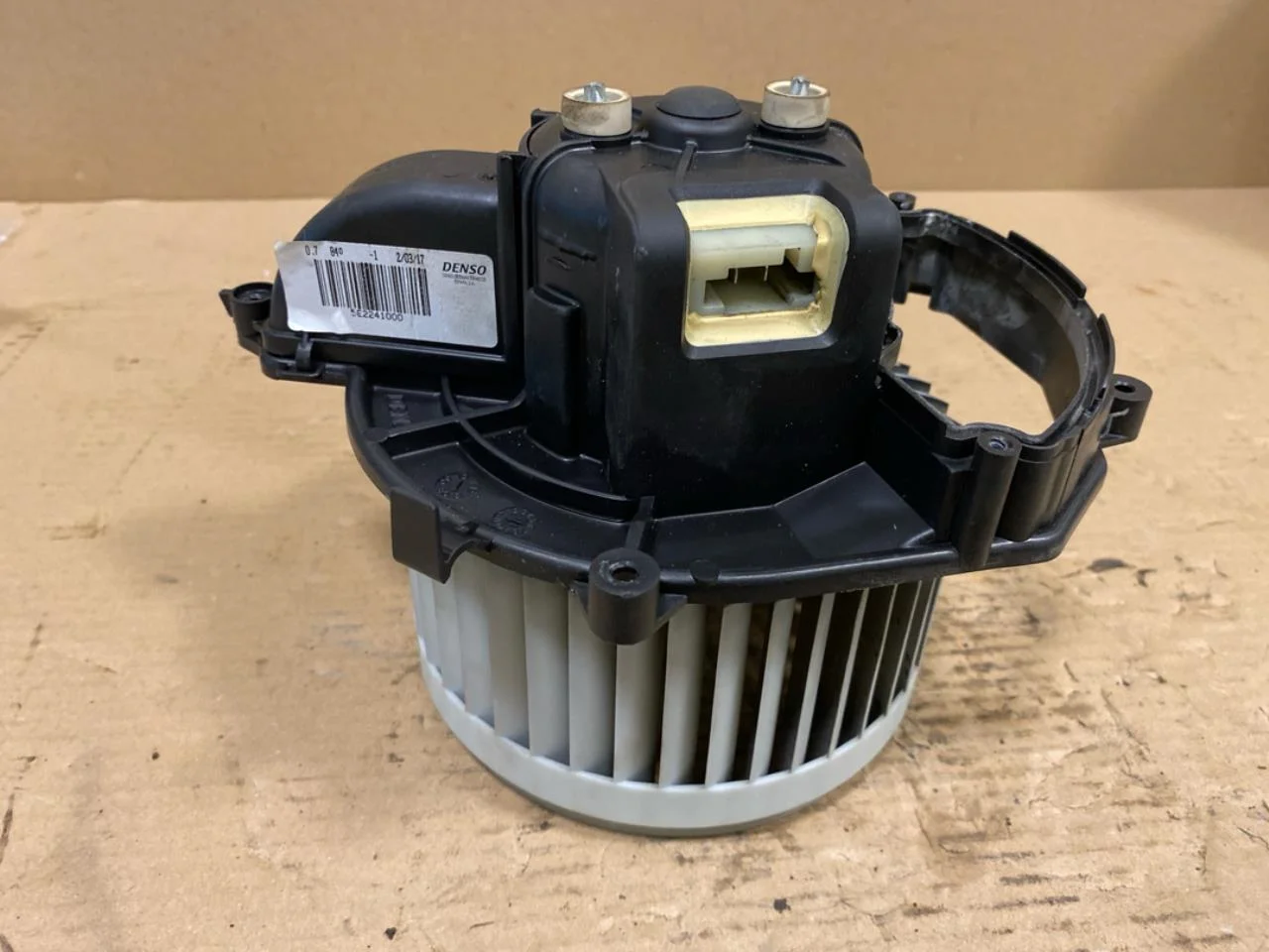 Peugeot PARTNER 2016-18 Fűtésventilátor motor nézet 2