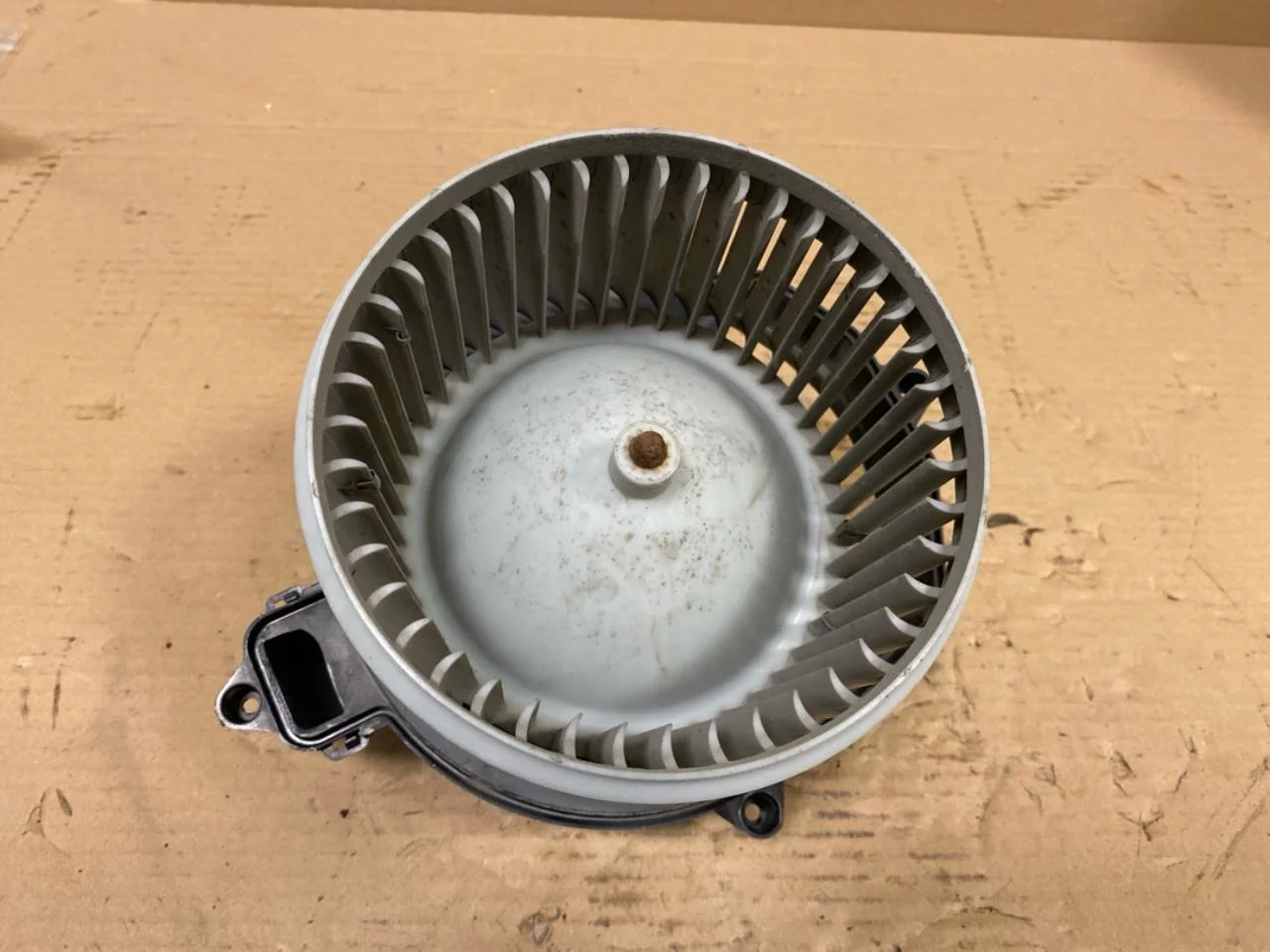 Peugeot PARTNER 2016-18 Fűtésventilátor motor nézet 3
