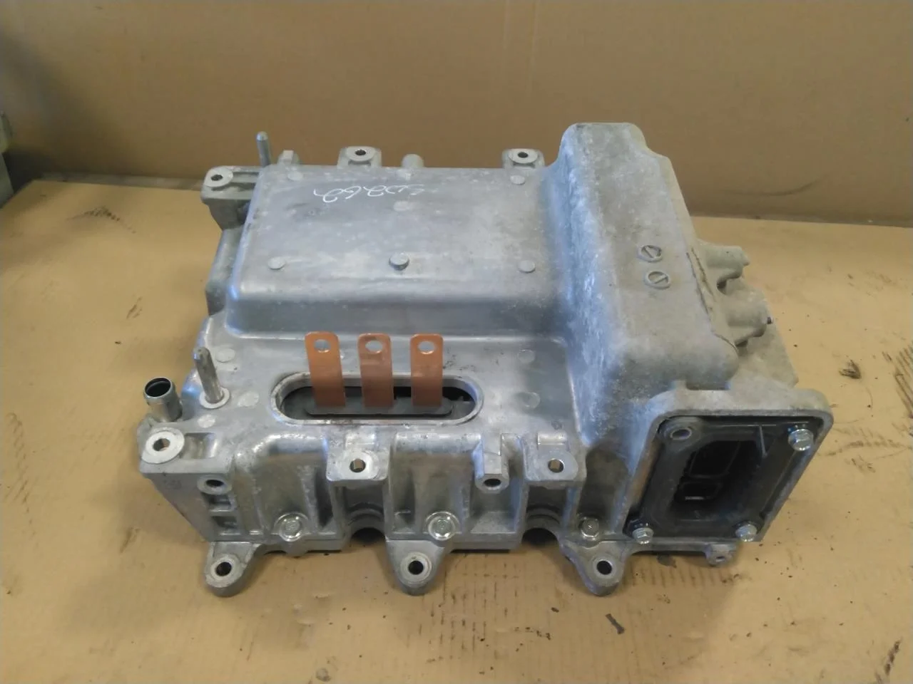 Nissan LEAF 2011-17 Inverter, 12-220V view 4