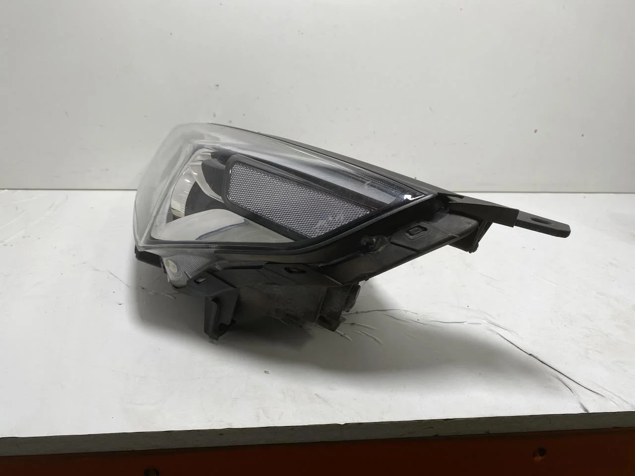 Hyundai IONIQ AE 2017-22 Left headlight view 3