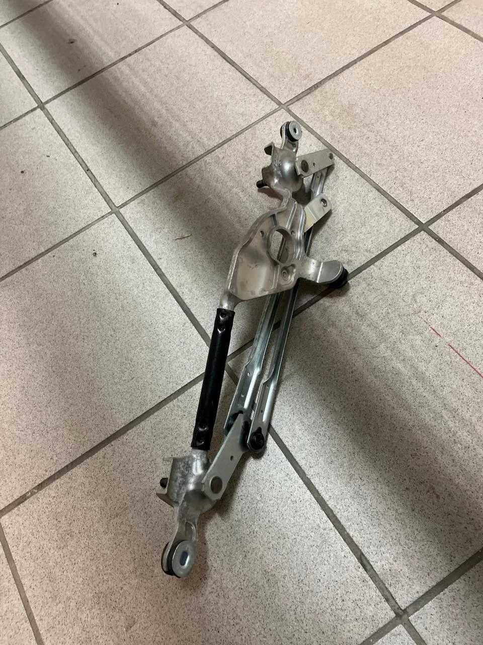 Hyundai KONA / ELECTRIC 2018-23 Windshield wiper linkage view 2