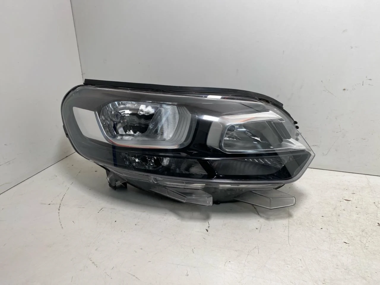 Opel / Vauxhall VIVARO 2020- Fényszóró, jobb