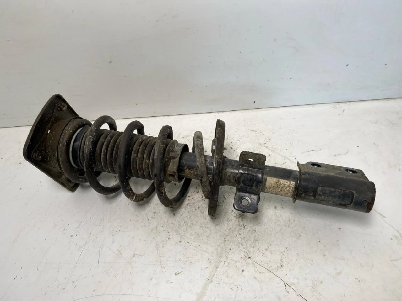 Opel / Vauxhall VIVARO 2020- Strut assembly, front left view 2