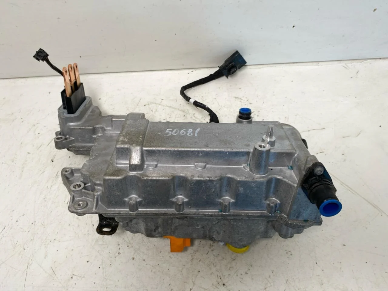 Opel / Vauxhall VIVARO 2020- Invertor, 12-220V