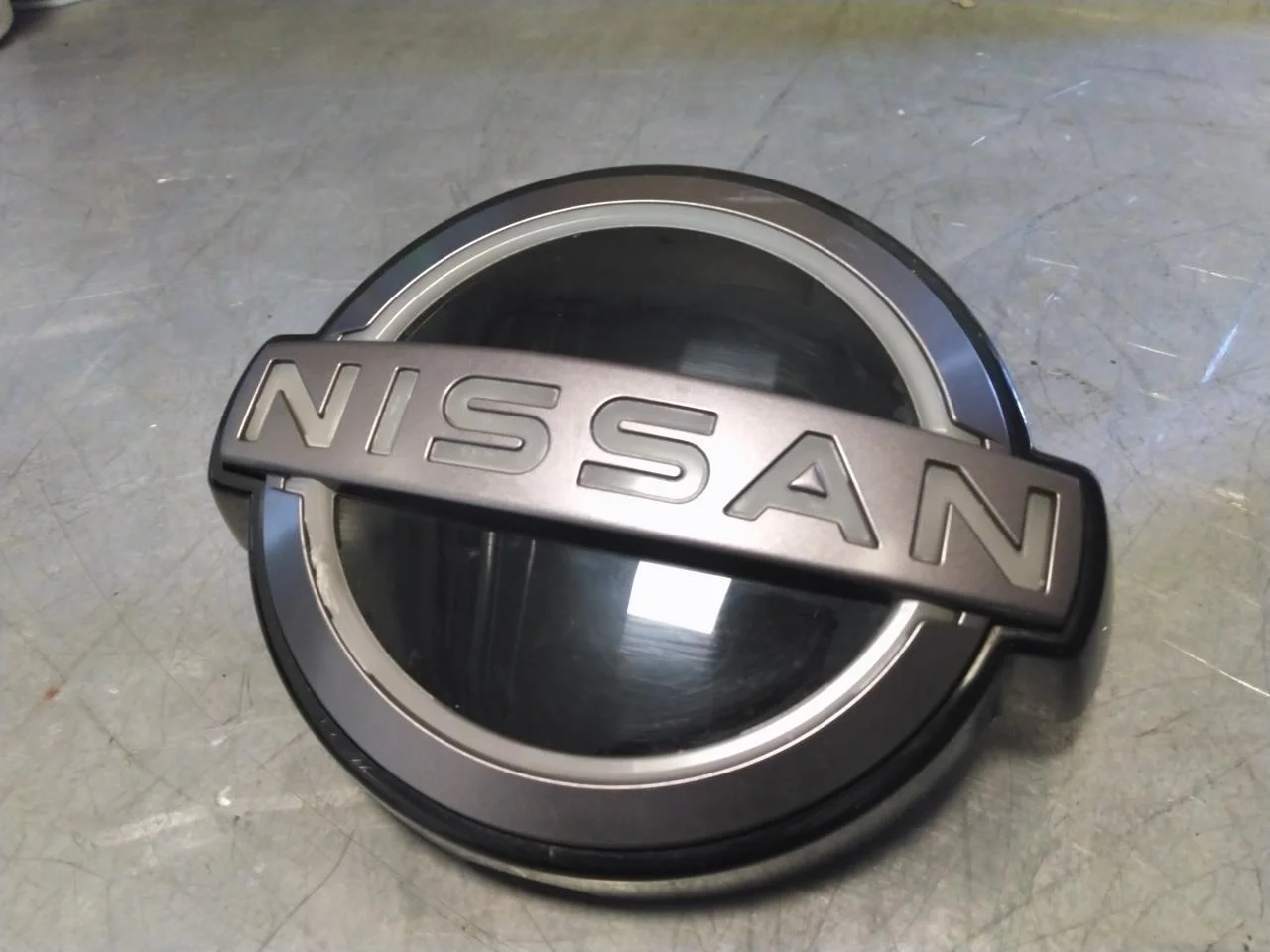 Nissan ARIYA 2021- Emblem
